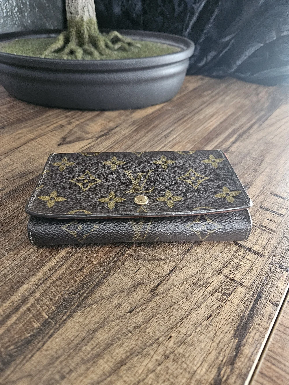 Authentic Louis Vuitton Vintage Tressor Wallet Monogram Canvas